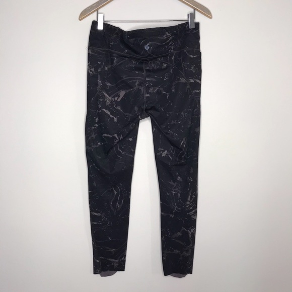 Athleta Black Marble Stash Pocket 7/8 Leggings - Picture 5 of 10
